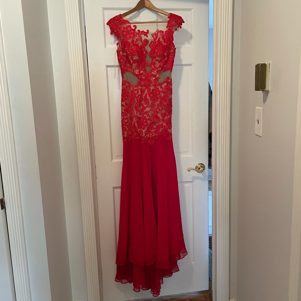 Mac Duggal size 2 red/nude gown